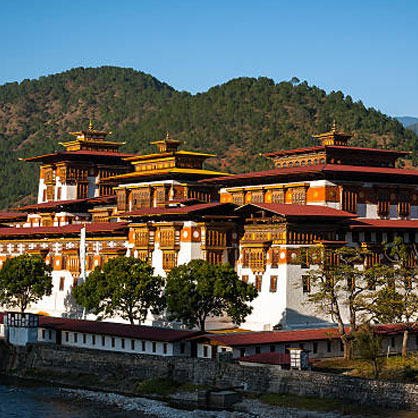 bhutan_luxury_tour_castle_and_king 1