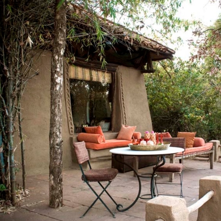 taj_bandhavgarh_castle_and_king